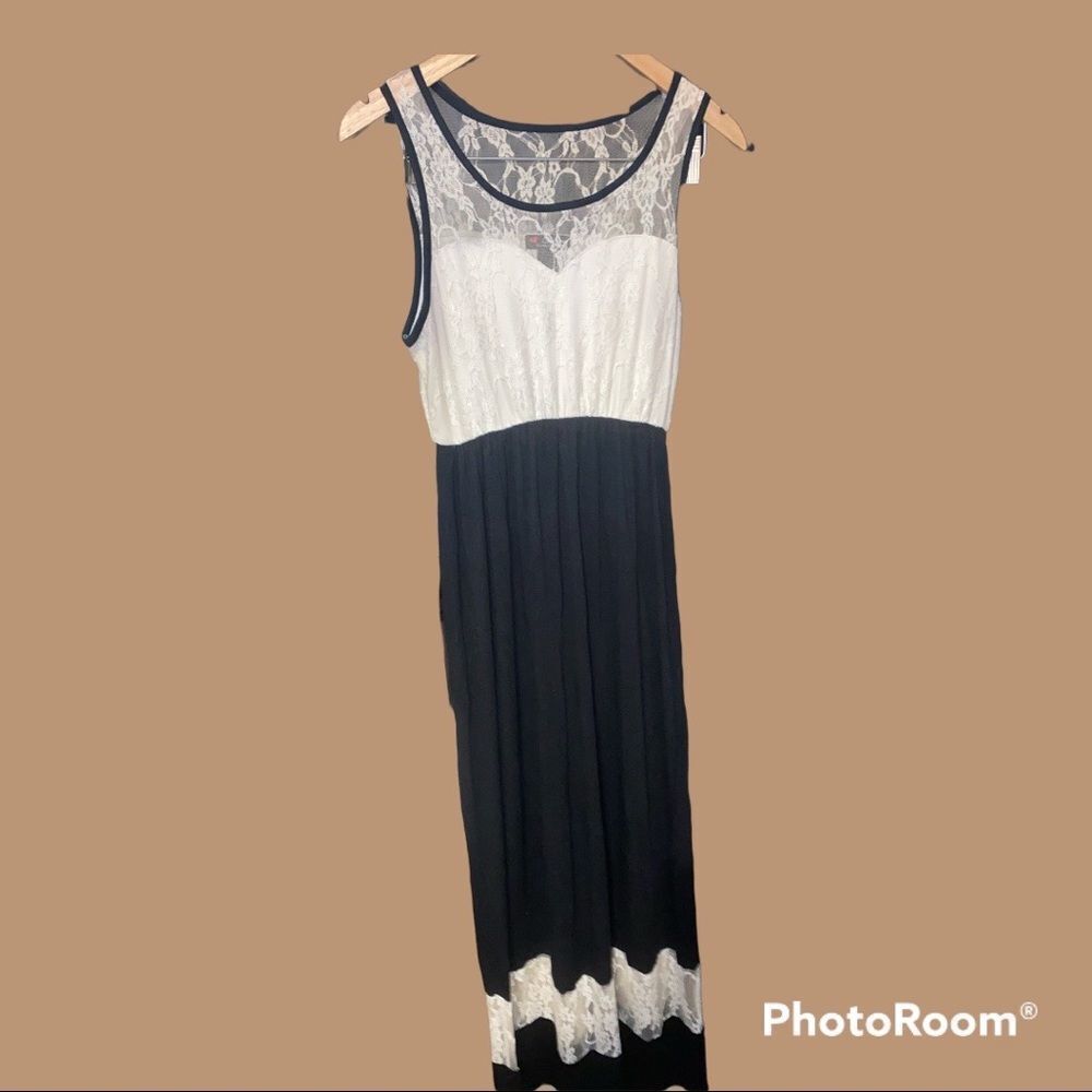 DELIRIOUS Lace Stretch Maxi Dress